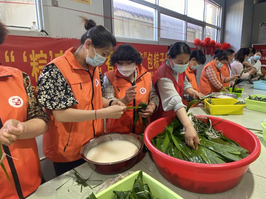 青口供电所党支部联合生产生活服务中心分会、黄沙坨社区，共同举办“悠悠艾草香 浓浓端午情”系列活动。.png